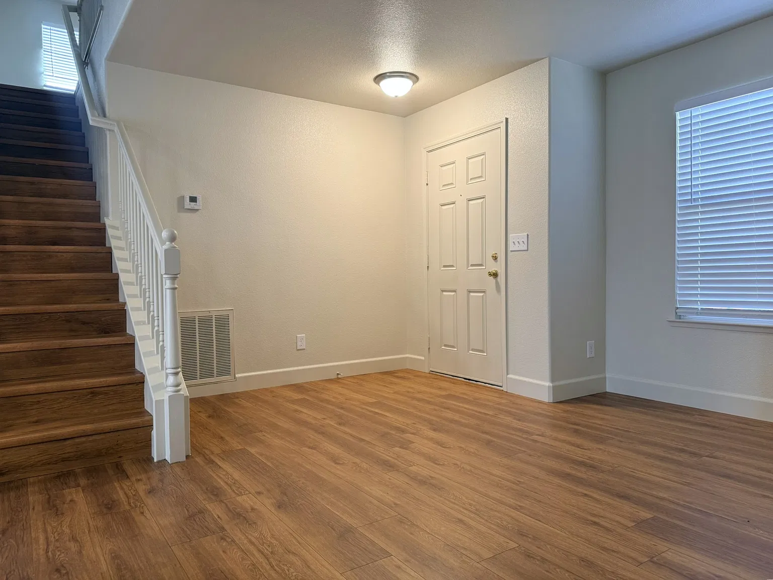 3 bed, 2.5 bath, 1647 sqft, $2,000 — Photo 3