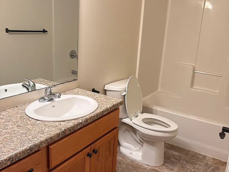 3707 S Broadway St — Photo 16
