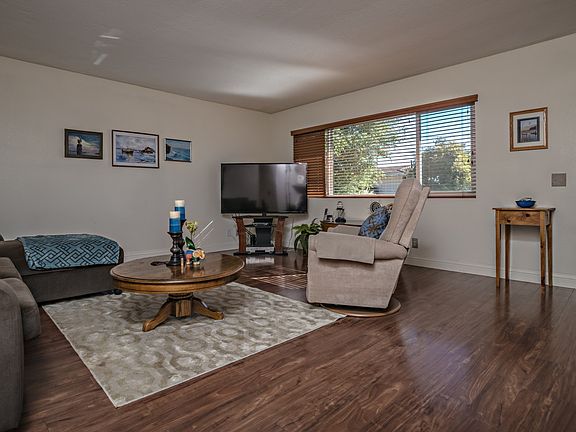 3rd image of 2069 Ginny Ln