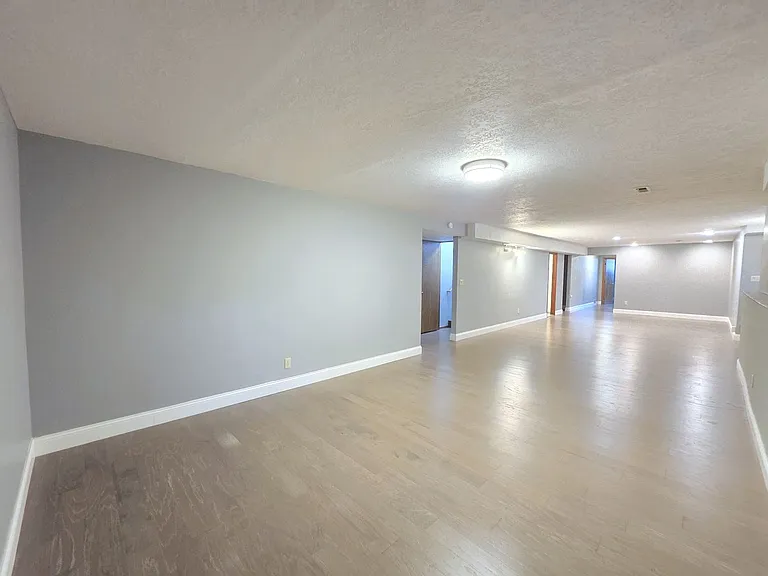 3425 E 61st Ave — Photo 33