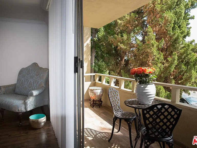 5215 Balboa Blvd #102 — Photo 3