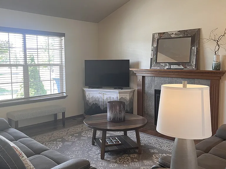 2911 W Cranberry Ave — Photo 3