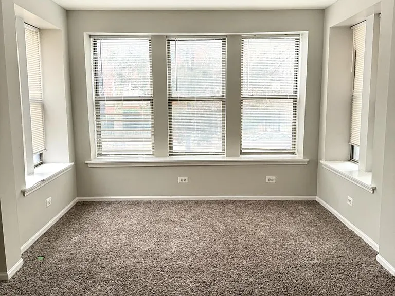 6143 S Woodlawn Ave #1 — Photo 2