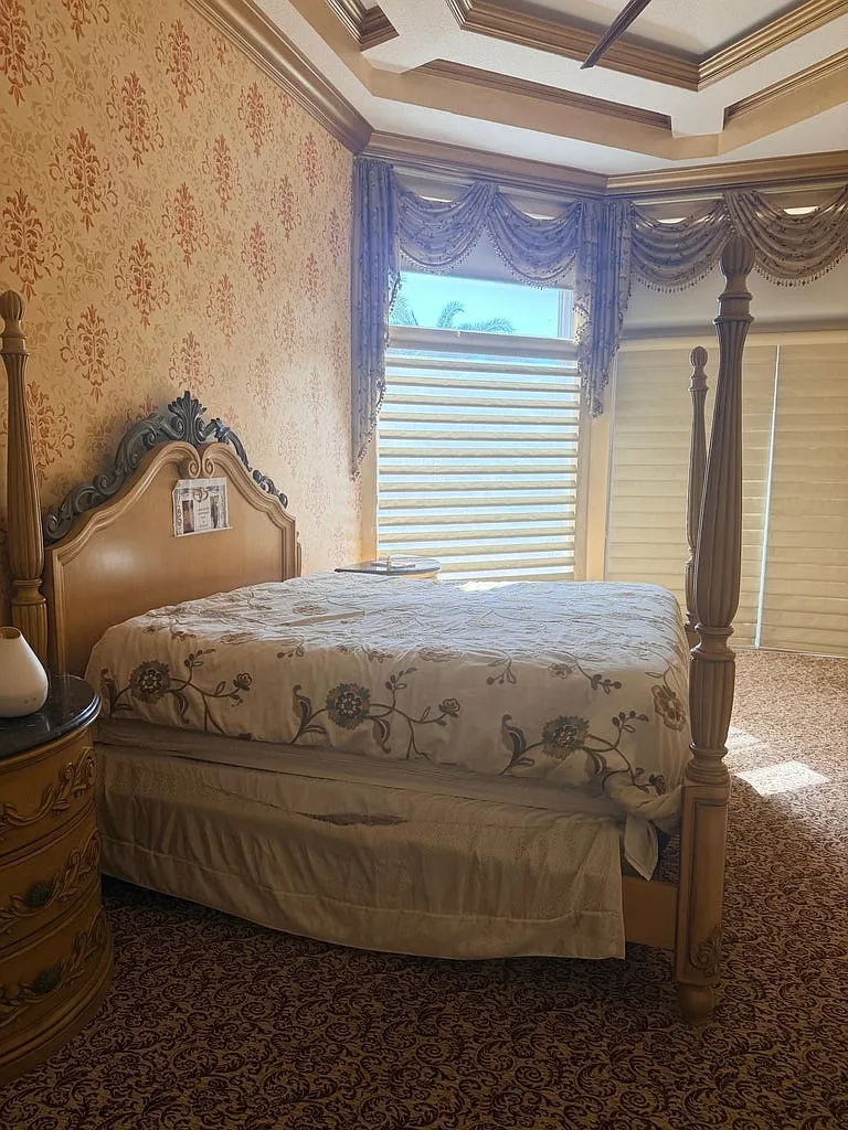 5 bed, 4034 sqft, $6,000 — Photo 3
