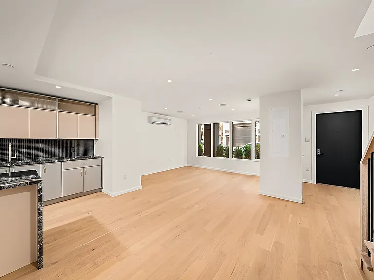 41-15 24th St #Townhouse 4 — Photo 21