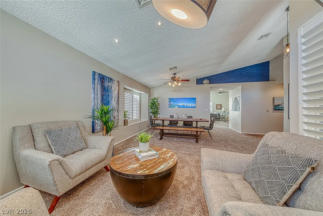 3 bed, 2.0 bath, 2036 sqft, $3,000 — Photo 1