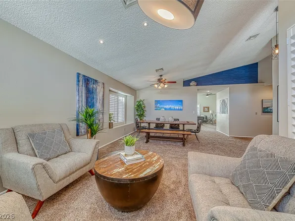 8421 Honeywood Cir, Las Vegas, NV 89128
