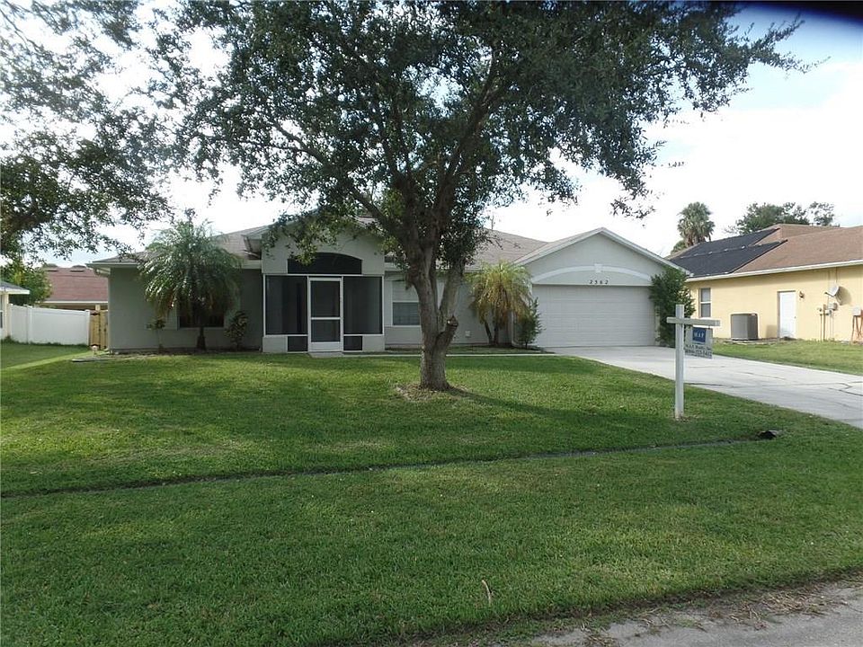 1st image of 2362 SW Chateau Ter