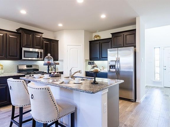Photos shown here may not depict the specified home & features included are for illustration purposes only.