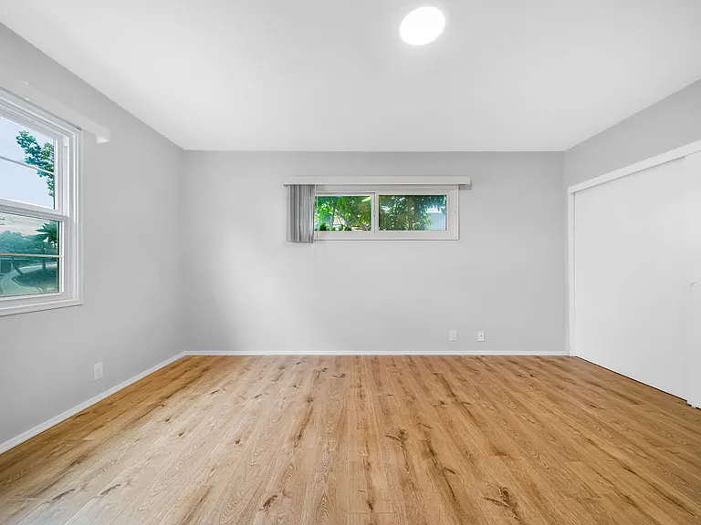 367 N Waverly St — Photo 22