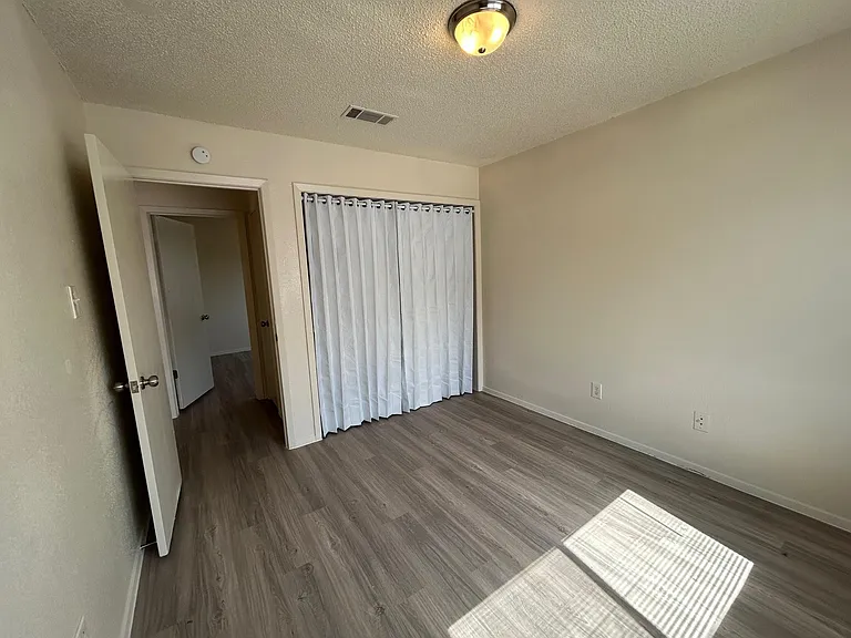 521 Greenlawn Blvd — Photo 13
