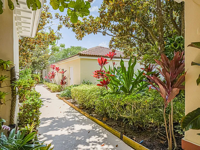 5225 E Harbor Village Dr #303 — Photo 39
