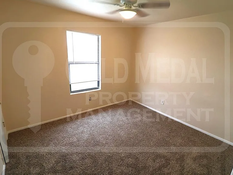 1106 Leslie Cir — Photo 11