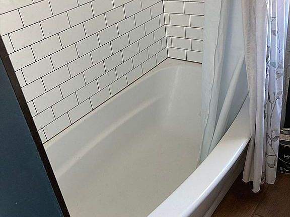 Main Bathroom Tub