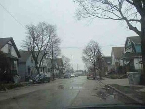 Exterior Neighborhood (street photo)