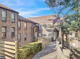 2 E Fairway Rd, Reading, PA 19607