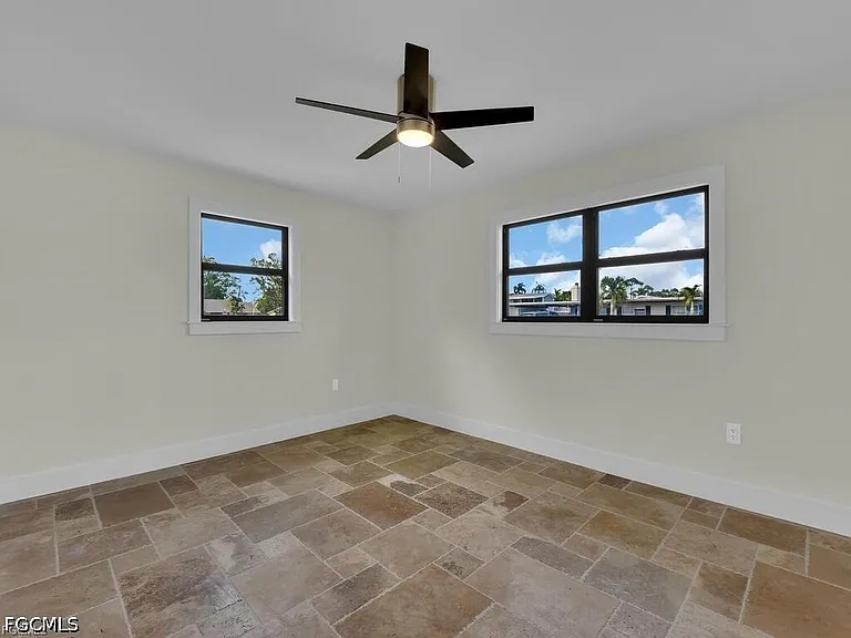 2224 Aldridge Ave — Photo 16