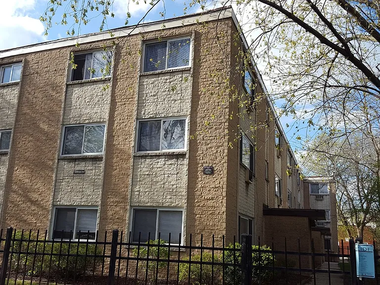 1420 W Estes Ave #2E — Photo 14