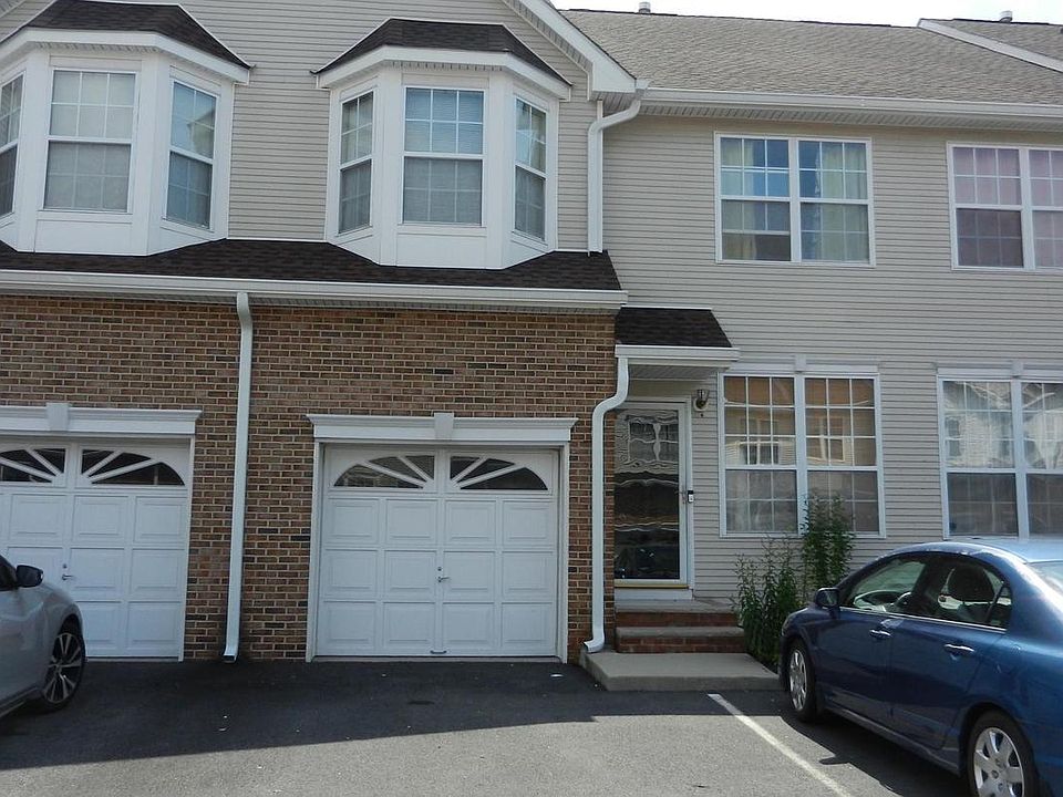 1st image of 11 Gallop Ln