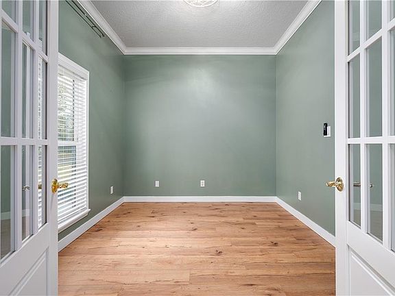 4th image of 128 Robertson Rd