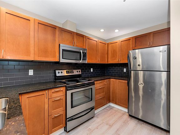 5th image of 627 Brookside Rd #207