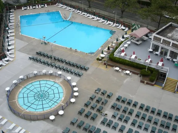 61-20 Grand Central Pkwy image 1 of 2