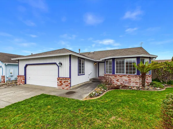 1373 Longspur Ct, McKinleyville, CA 95519