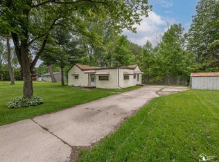 19106 Sylvia Ave, Brownstown, MI 48174