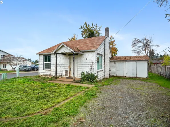 810 Johnson Ave, Cottage Grove, OR 97424
