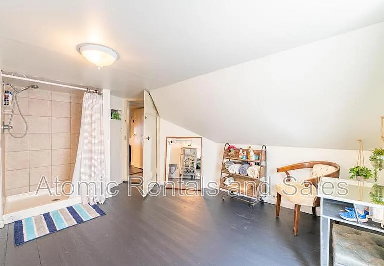 714 E Jefferson St — Photo 16