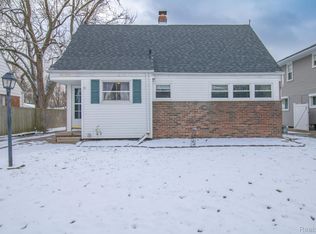 20000 Lancaster St, Harper Woods, MI 48225