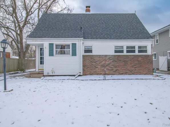 20000 Lancaster St, Harper Woods, MI 48225