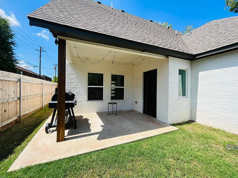 4108 N Indiana Ave — Photo 40
