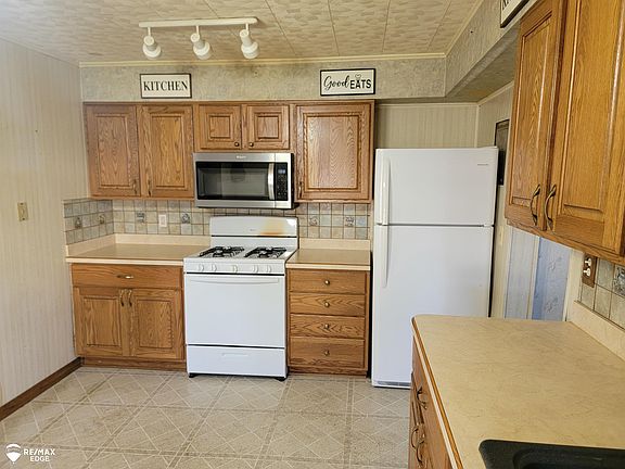 4th image of 211 Athletic St