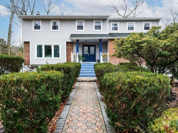 71 Village Hill Drive, Dix Hills, NY 11746
