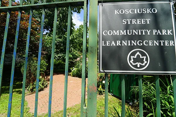 Rented by Manhattan Management LLC | media 52