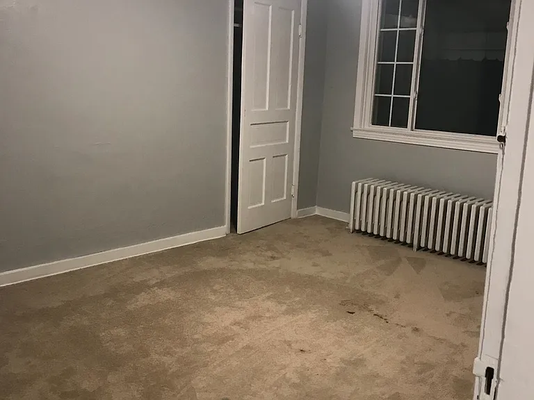 109 Kenova St — Photo 8