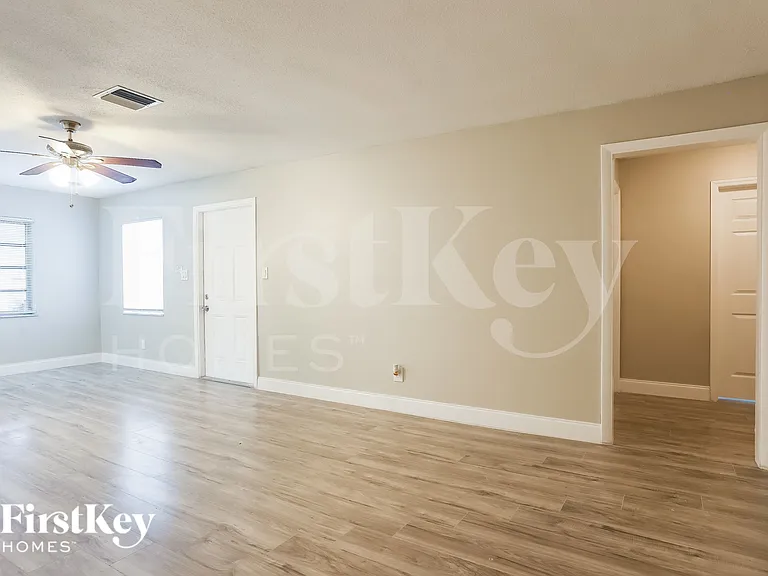 2740 SW 7th St — Photo 10