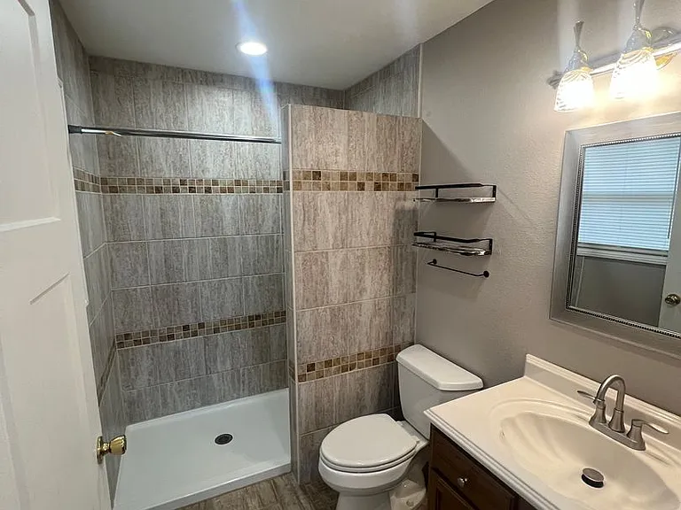 804 N Oak St — Photo 15