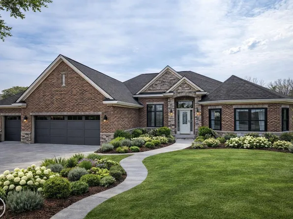27176 Oxbow Lake Dr, Chesterfield, MI 48051