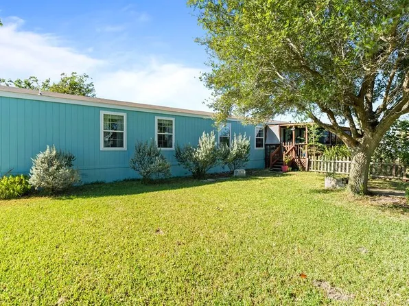 140 Bermuda Dr, Rockport, TX 78382