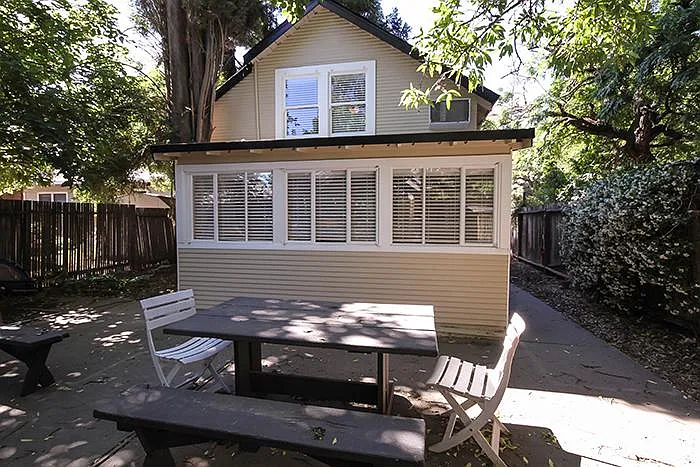 Back of house and BBQ area.