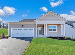 7401 Kings Pointe Dr, Fairlawn, VA 24141