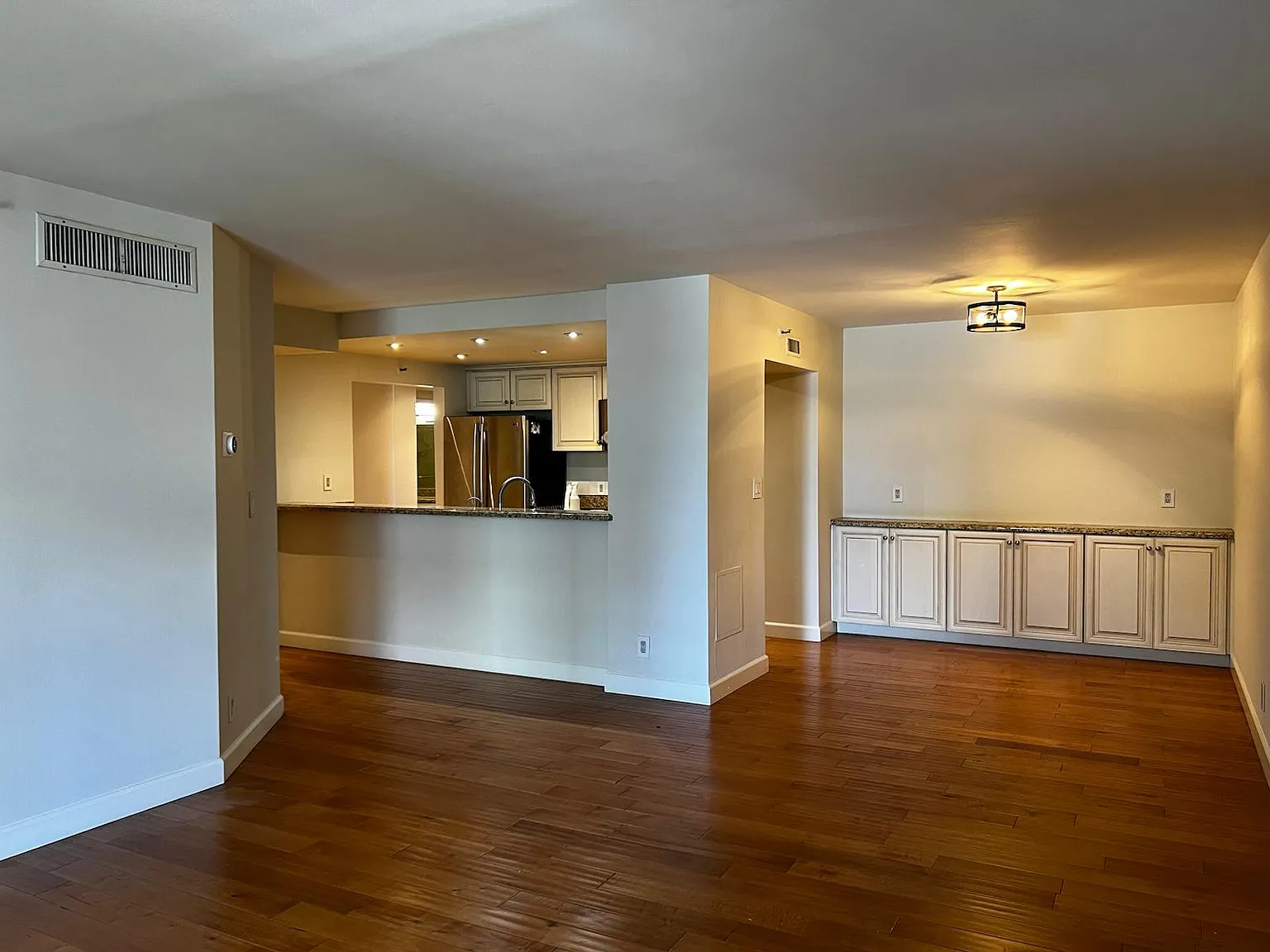2 bed, 1264 sqft, $3,180 — Photo 3