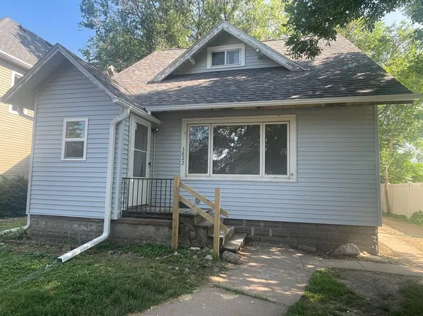 3822 Garretson Ave, Sioux City, IA 51106