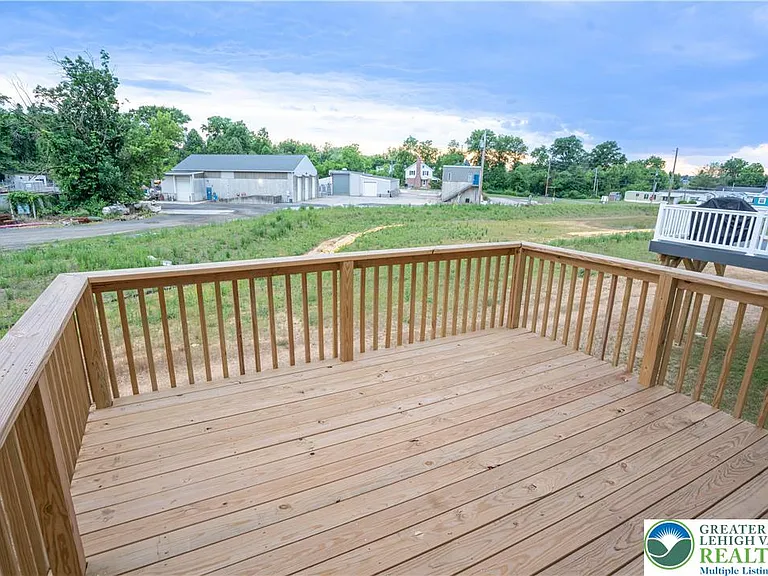 3740 Samantha Ln — Photo 10