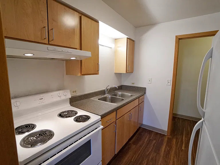 Rolling Hills Apartments — Photo 12