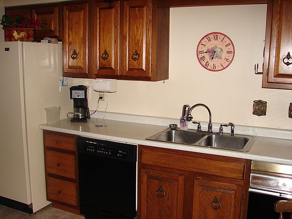 4th image of 423 Kittle St