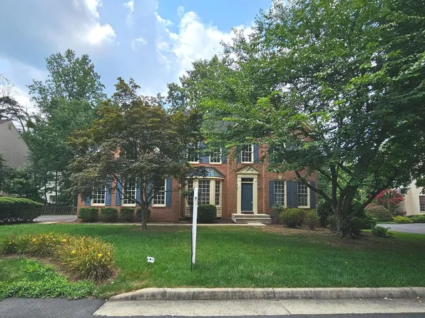 5267 Tractor Ln, Fairfax, VA 22030