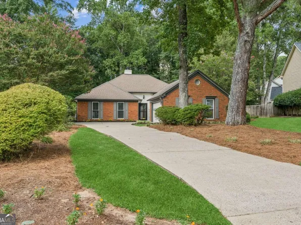 1102 Pine Grove Dr, Alpharetta, GA 30009